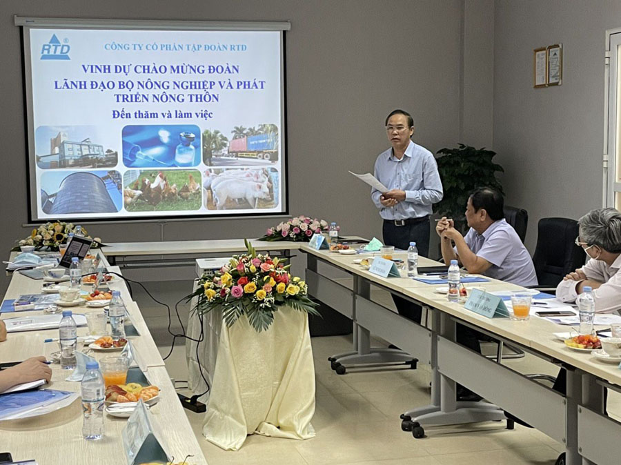 Đoàn lãnh đạo bộ NN&PTNN đến thăm và làm việc 1